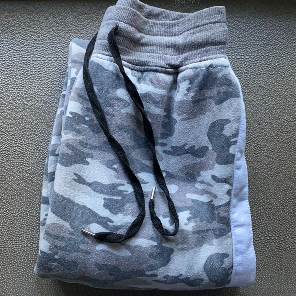 Rue 21 Camo Sherpa Lined Sweatpants / Joggers